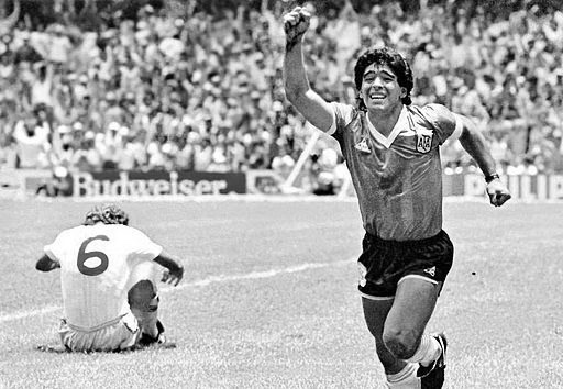 Foto: @ Dani Yako | Wikimedia Commons (https://commons.wikimedia.org/wiki/File:Maradona_vs_england.jpg)